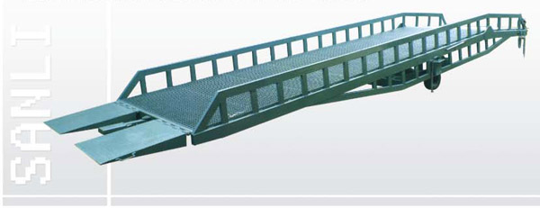 移(yí)動式液壓登車橋(qiáo)