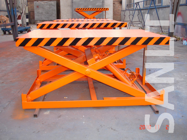 小型固(gù)定式升降機